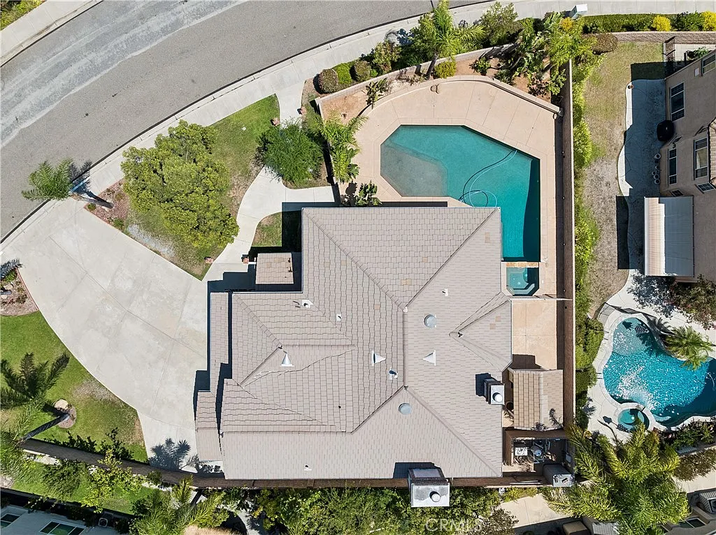 5 bed, 3384 sqft, $5,995 — Photo 3