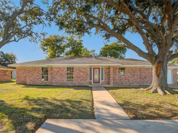 3416 Walnut Dr, Bay City, TX 77414