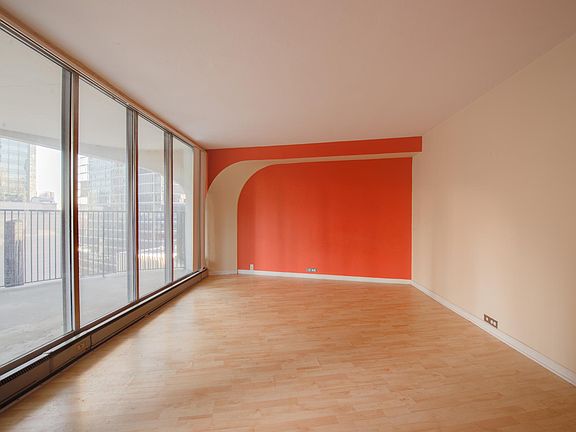 5th image of 300 N State St APT 2424