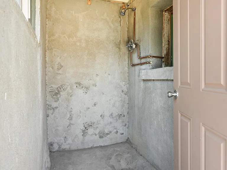 305 E River Ave — Photo 33