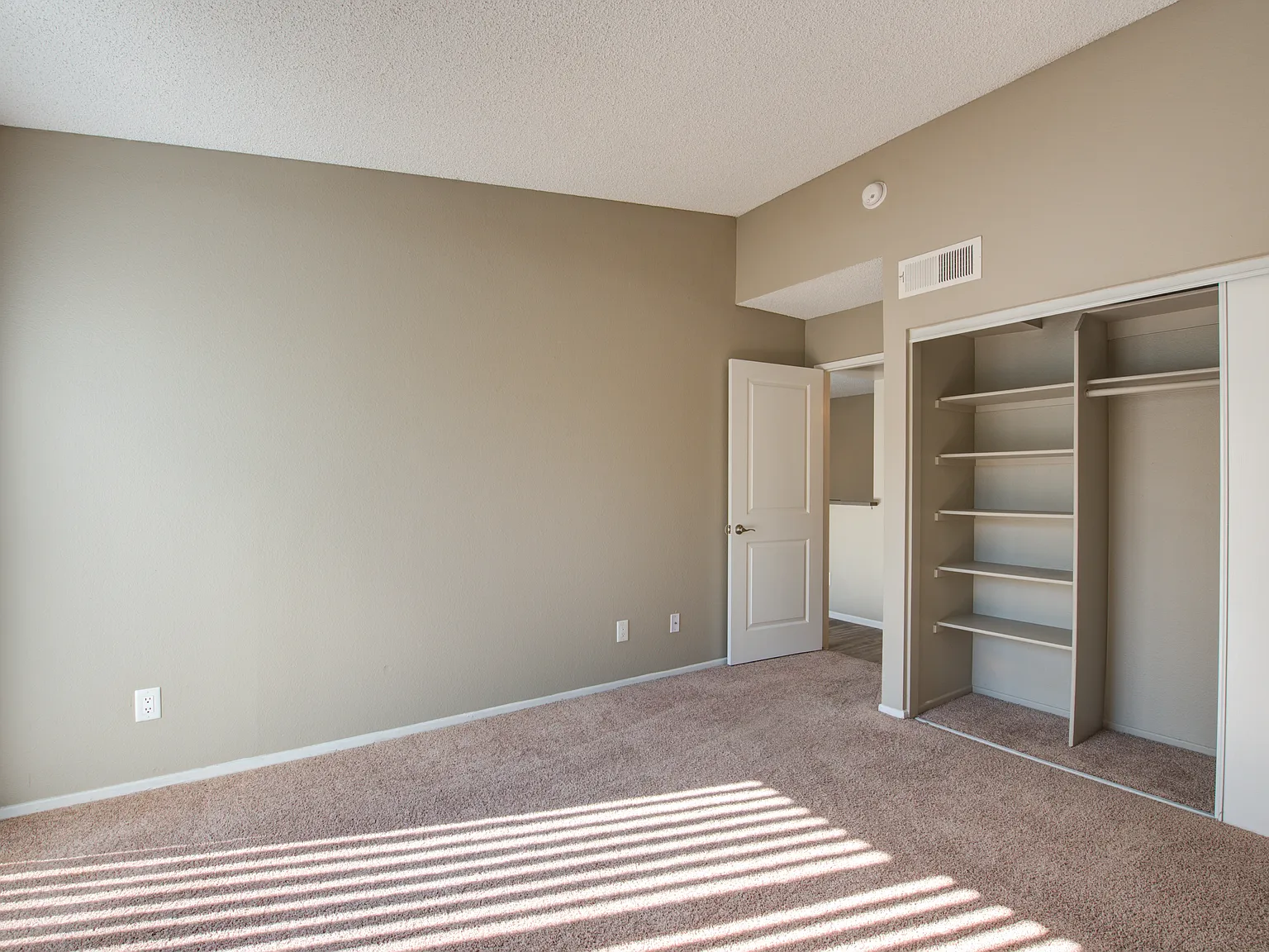 Canyon Ridge — Photo 1