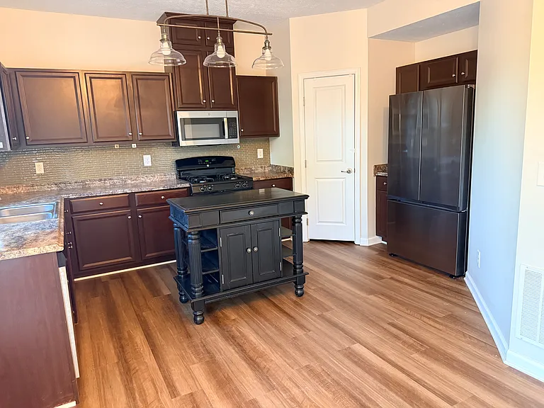 5055 Lake Forest Dr — Photo 9