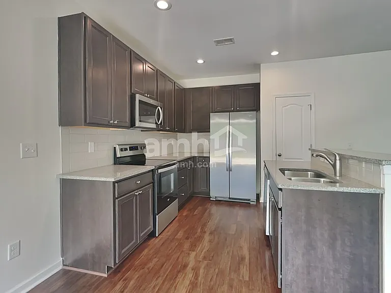 137 Caledonia Dr — Photo 3