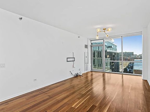 4th image of 123 S Green St APT 709B