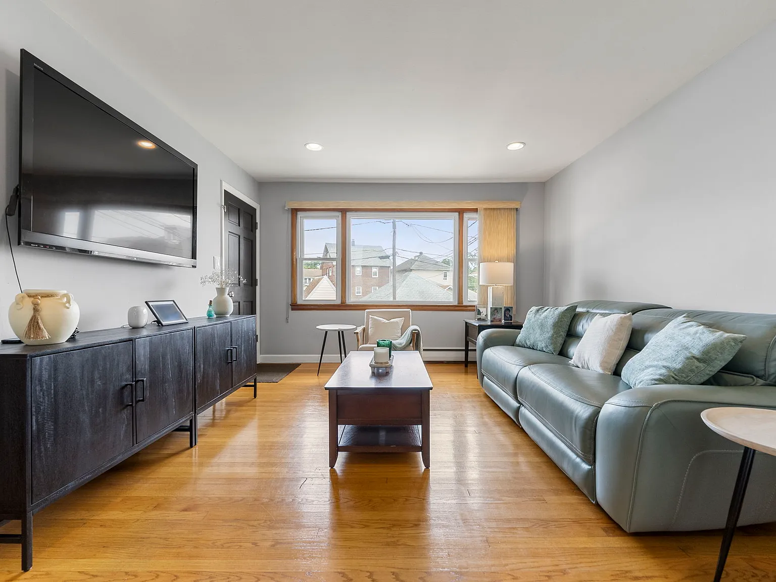 3 bed, $3,500 — Photo 2