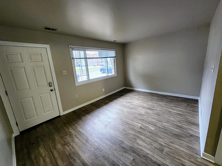 112 S Jackson Blvd — Photo 13