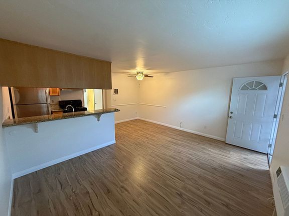 4th image of 2840 B St APT 3