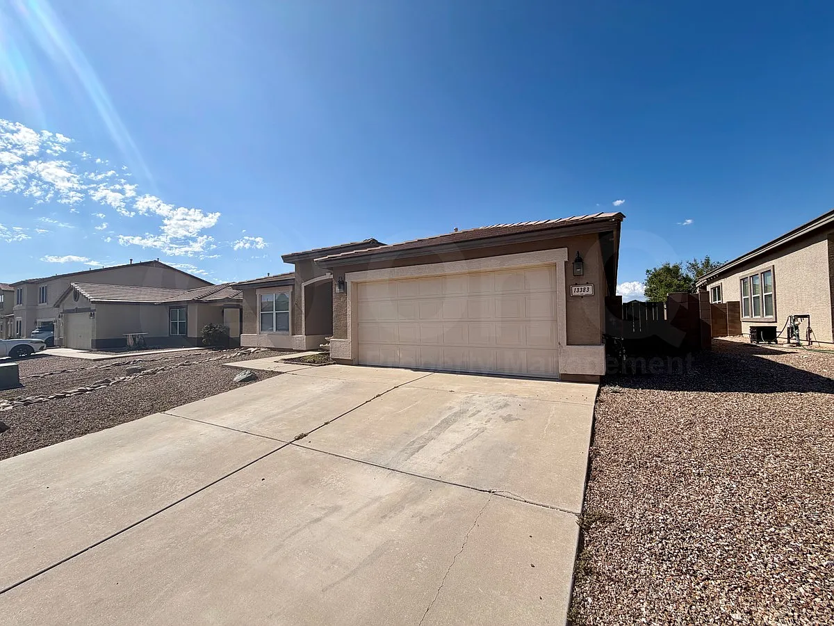 5 bed, 2.0 bath, 1990 sqft, $2,099 — Photo 3