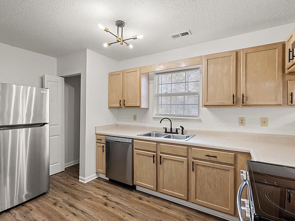 4th image of 4239 Villas Dr. #607