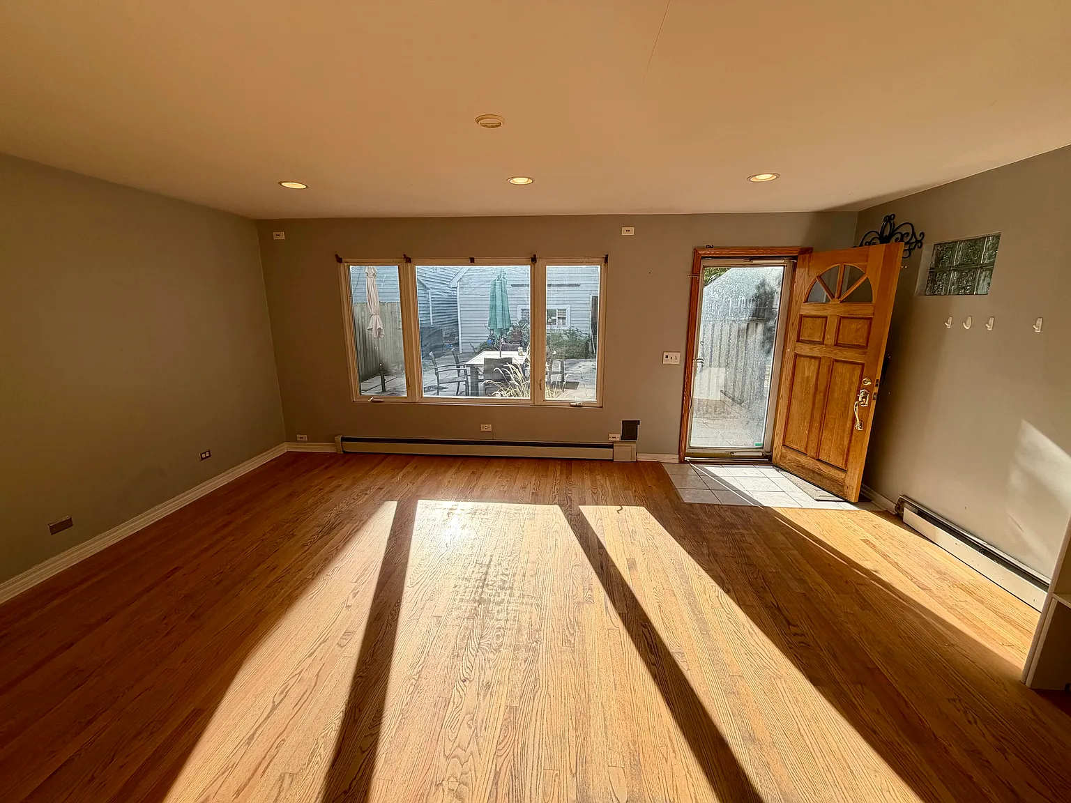4 bed, 2134 sqft, $4,450 — Photo 3