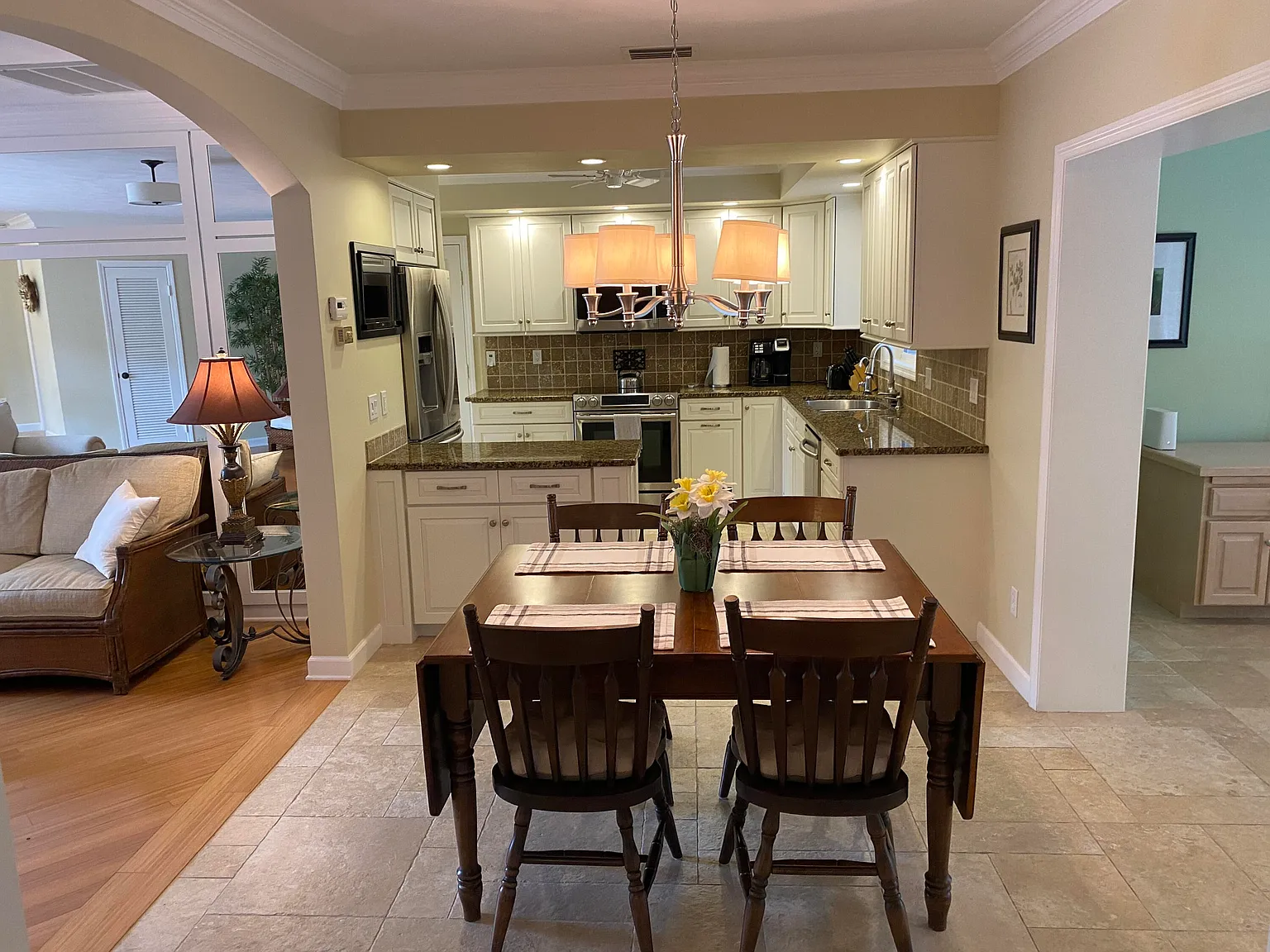 2 bed, 2.0 bath, 1722 sqft, $8,000 — Photo 4