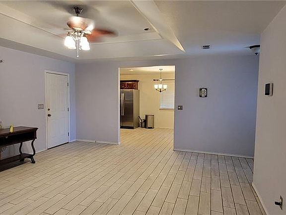 2nd image of 908 Thornwood Dr
