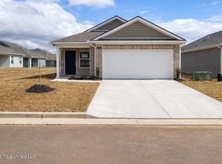 66 Sealy Dr, Byhalia, MS 38611