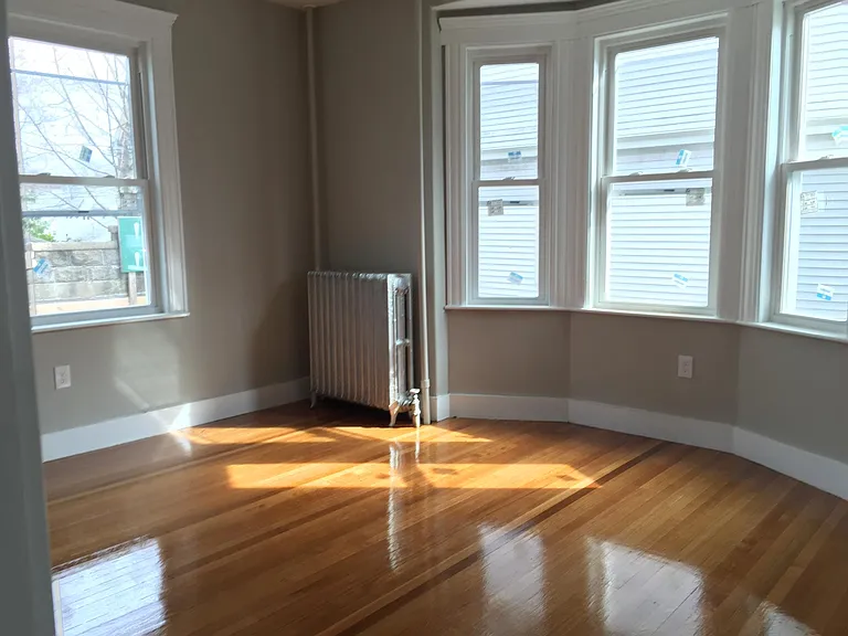 136 Brooks St — Photo 10