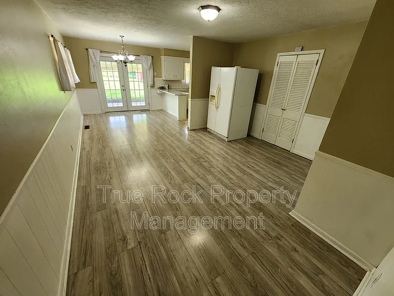 925 N Linda Ave — Photo 4