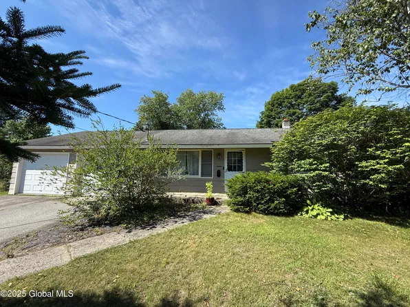 16 Henry Street, Warrensburg, NY 12885