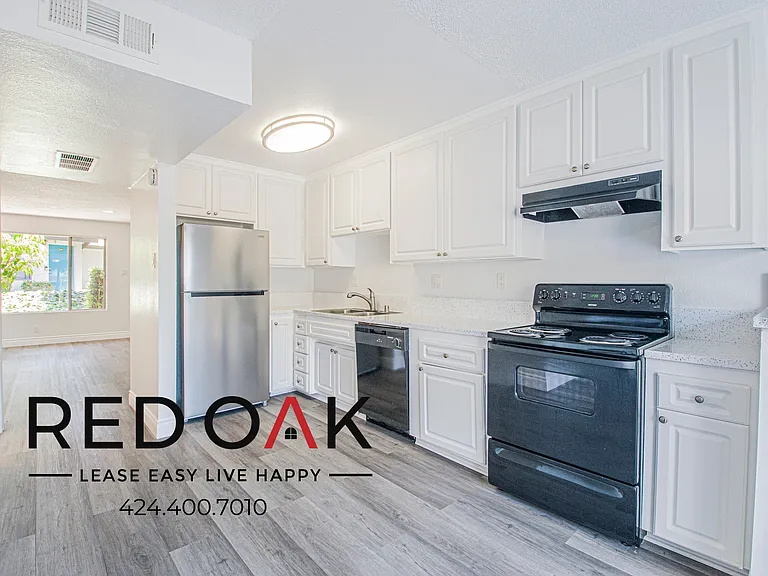 151 Drake St #28B — Photo 2