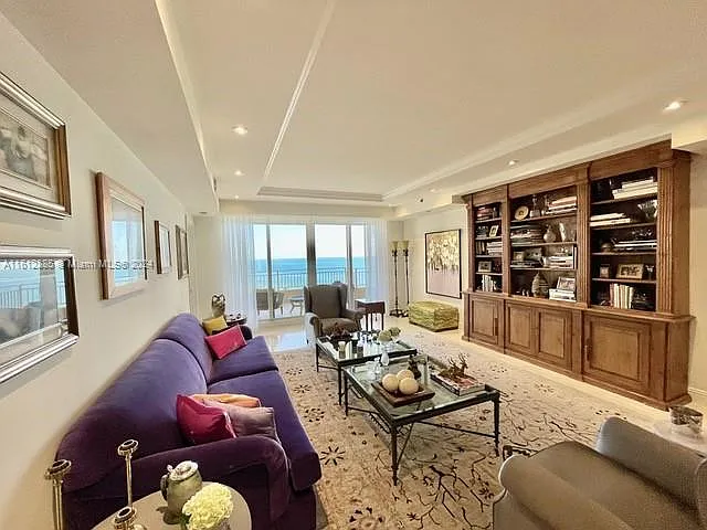 3 bed, 4.5 bath, 3084 sqft, $22,000 — Photo 4
