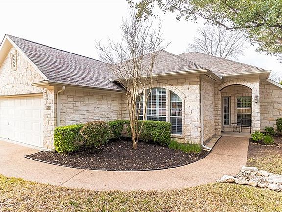 2nd image of 12824 Majestic Oaks Dr