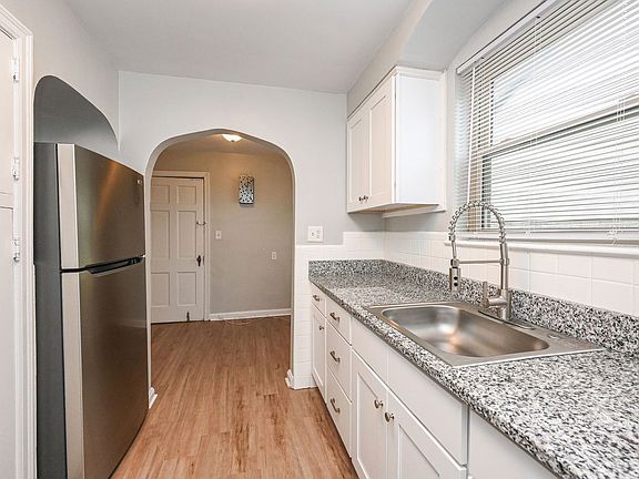 3rd image of 872 Clifton Crest Ter #1