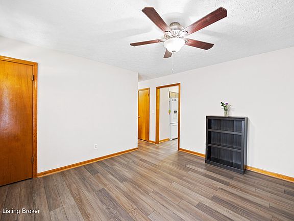 4th image of 5304 Alicante Ln