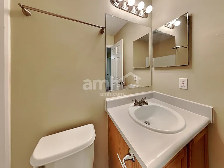 4024 Walnut Crossing Dr — Photo 15