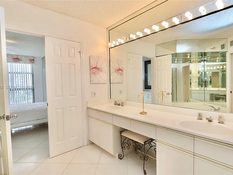 3530 Mystic Pointe Dr #506 — Photo 27