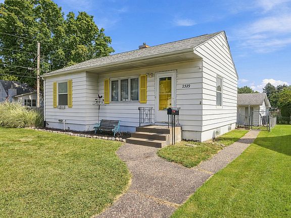 2nd image of 2329 Frances Pl