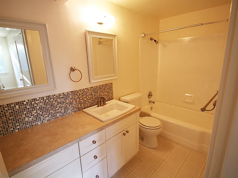 Beach Club Cottages — Photo 18