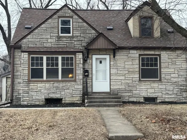 12 Blackhawk Hills Dr, Rock Island, IL 61201