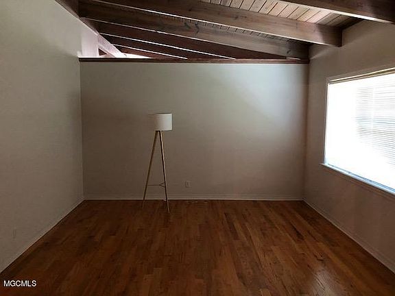 4th image of 1003 Buena Vista St