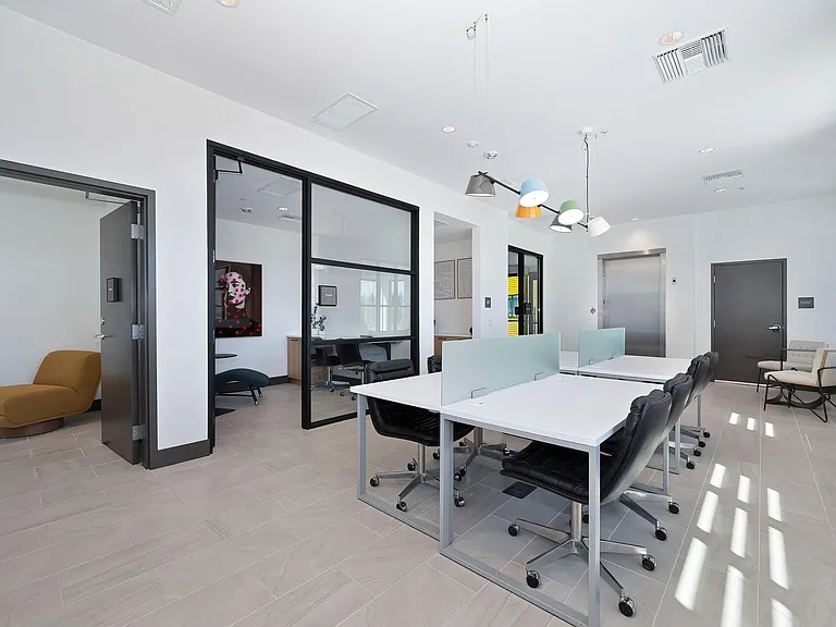 Halcyon Apartments — Photo 35