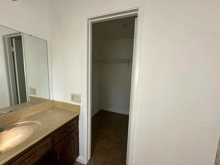 1711 E Paradise Ave — Photo 11
