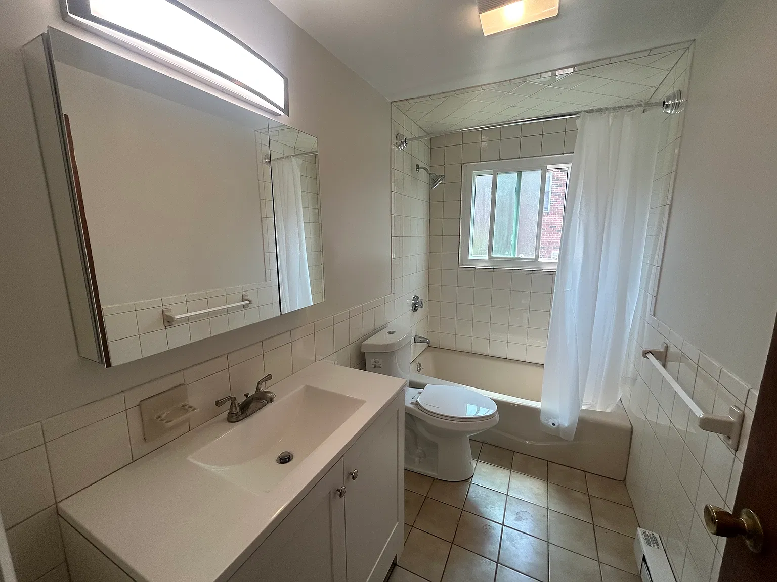 3 bed, 1.5 bath, 1450 sqft, $3,400 — Photo 3