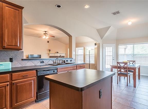 3rd image of 108 Mahonia Dr
