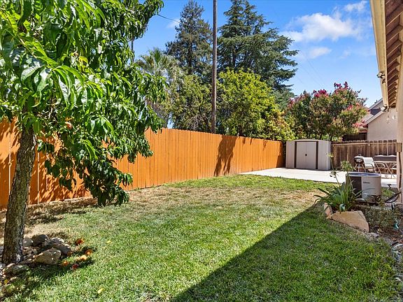 5th image of 1595 Greenwich Cir