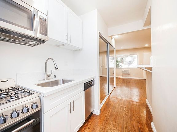 4th image of 1215 Granville Ave 5-unit 12905
