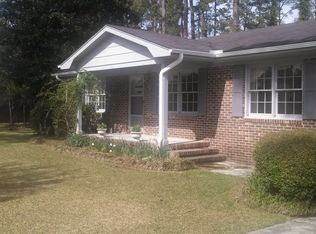 108 N Bickett St, Burgaw, NC 28425