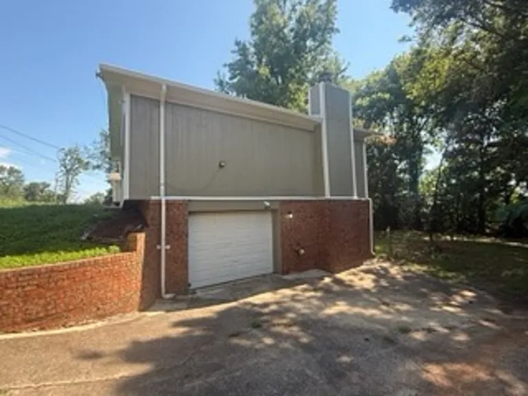 One car garage