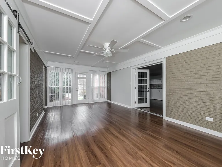 705 Evergreen Ave — Photo 8