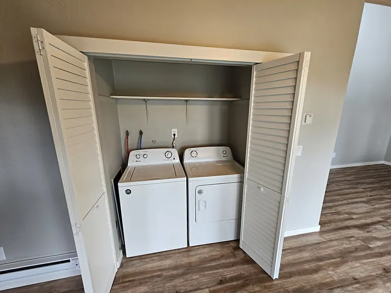 2422 McGregor Dr SE — Photo 6
