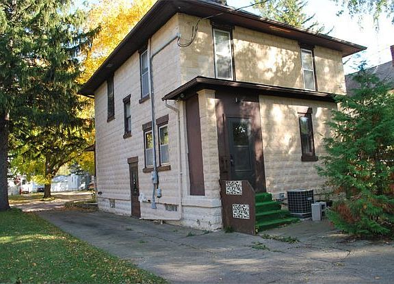 3rd image of 834 S Park St