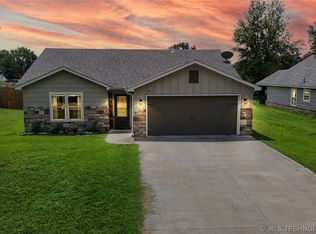 318 SE 6th St, Pryor, OK 74361