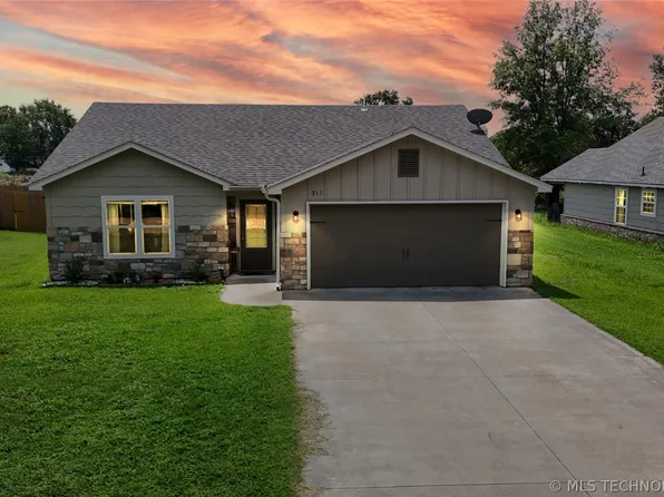 318 SE 6th St, Pryor, OK 74361
