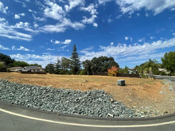2114 Grouse Dr, Valley Springs, CA 95252