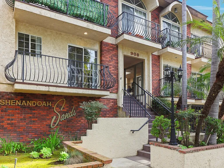 908 S Shenandoah St #103 — Photo 2