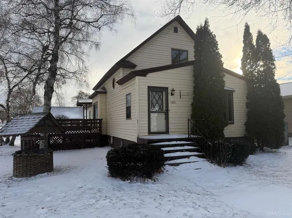 1601 Wisconsin Ave, Gladstone, MI 49837