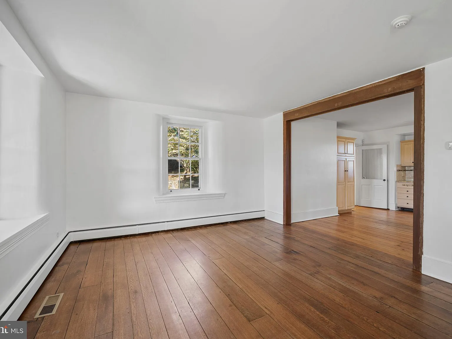 4 bed, 2.5 bath, 2884 sqft, $5,000 — Photo 3