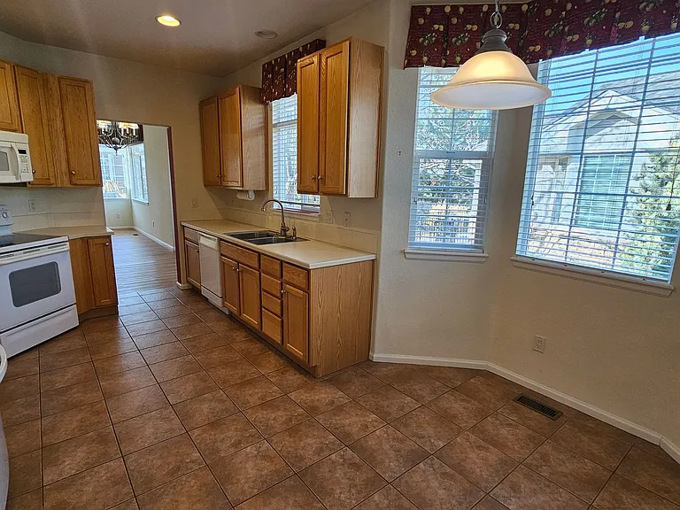 13665 Stone Cir #101 — Photo 4