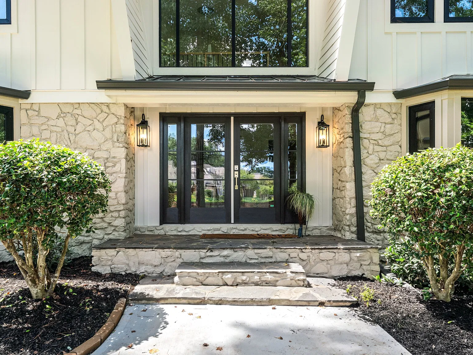 6 bed, 5815 sqft, $8,750 — Photo 2